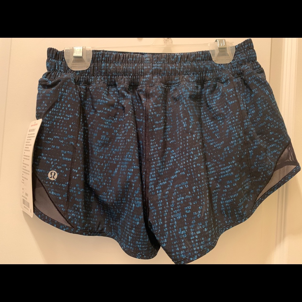 Lululemon Hotty Hot Short II size 4 New with Tags